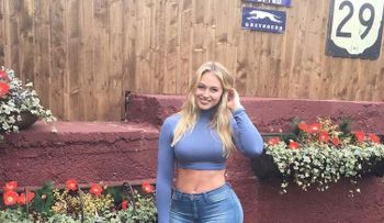 Así contestó la modelo Iskra Lawrence al usuario que la llamó vaca gorda en Instagram