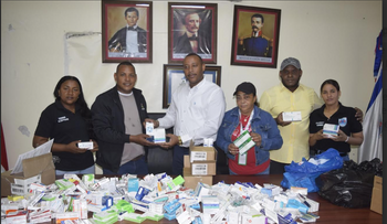 Regidores de La Caleta reciben donación de medicamentos