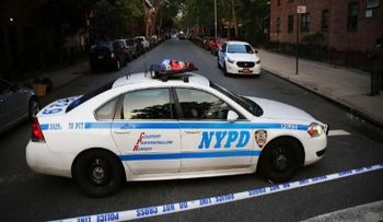 Mujer ató a su hijo de 4 años a un arbusto 