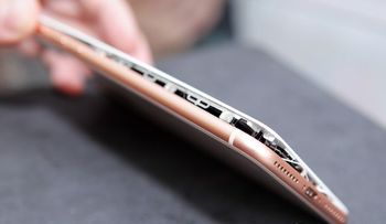 Apple confirma iPhone 8 está partiéndose a la mitad y estallando 977