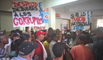 Protestan por libertad de alcalde acusado de desfalco 