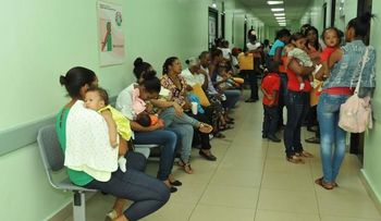 Continúan casos sospechosos de dengue en el hospital Robert Reid Cabral