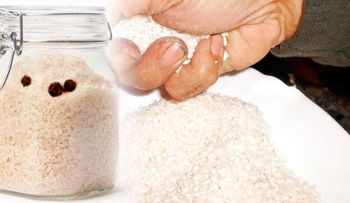 Coloca un puñado de arroz y tres graños de pimienta en un frasco: El resultado cambiará tu vida...