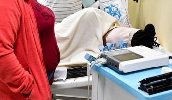 Varios hombres violan una joven de 21 años; investigan al novio