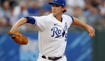 Leones contratan al lanzador Lynch y al receptor Papierski