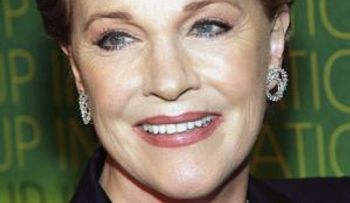 Julie Andrews, la institutriz más famosa del cine, cumple 80 años