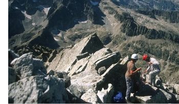 Se estrella avioneta en Pirineos franceses: cuatro muertos