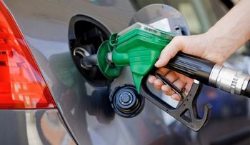 Rebajan un peso al precio de gasolina primiun, suben dos el gasoil y congelan restos combustibles 