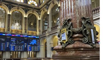 Bolsa española sube 0,7 % y alcanza máximo desde 2007