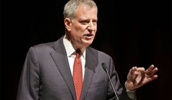 Alcalde de NY reitera no se retractará de críticas a RD por plan migratorio y que marchará en desfile    