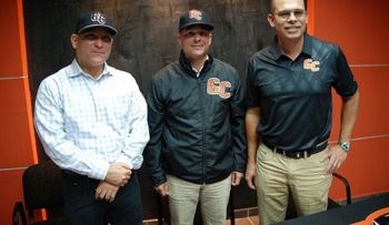 Gerente de Reales de Kansas realizó lanzamiento de honor en el Julián Javier