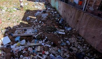 Multan a 110 personas por arrojar basura en las calles de Río de Janeiro