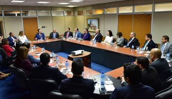 Gobernador Valdez Albizu se reúne con tesoreros de bancos múltiples y entidades financieras