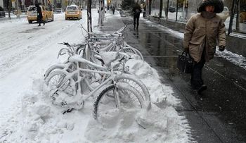 Gobernador de NY declara estado de emergencia por fuerte tormenta de nieve 