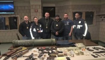 Ocupan a dominicano William Vásquez y su cómplice Peter Durstenberg arsenal con estuche de bazooka 