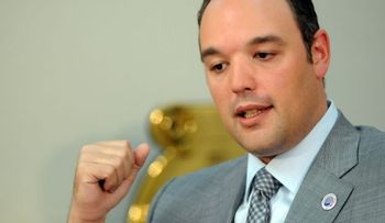 Industria y Comercio dice combustibles suben porque petróleo alcanzó tarifa más alta en últimos 2 años