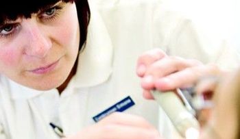 Roche dice que nueva medicina contra cáncer podría acabar con quimioterapia