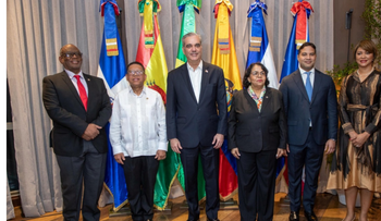 Abinader participa en clase magistral sobre transparencia