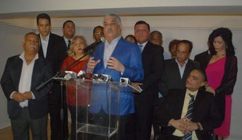 Miguel exhorta JCE extender plazo cedulación; dedica coctel a prensa