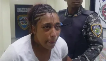 Mujer acusada de intentar ahorcar a su hija de dos años; se defiende; dice la grabó para "asustar" al padre
