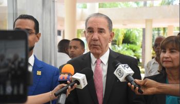 MESCyT impulsa el futuro con 8,000 becas STEM