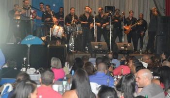 Raymond y Miguel tienen una sólida presentación en San Judas, NY.