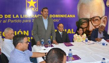 Radhamés Segura pide al PLD sancionar a quienes se han desviado en ese partido 
