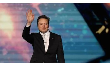 Elon Musk demanda a OpenAI y Apple por limitar competencia en IA