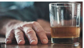 Aumenta consumo de alcohol en adultos mayores y genera alerta médica