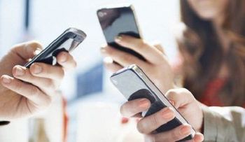 Un estudio confirma que su teléfono realmente lo está observando