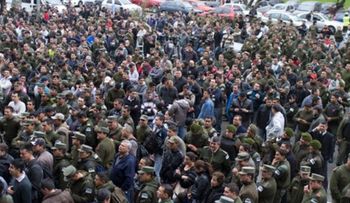 Piden al Gobierno disponer un 30% de aumento salarial en el Presupuesto, y que incluya policías, militares y pensionados