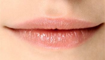 Trucos para mantener los labios hidratados