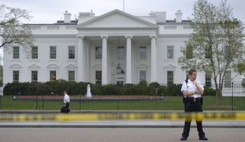 Casa Blanca despide funcionario que criticaba a Obama en Twitter 