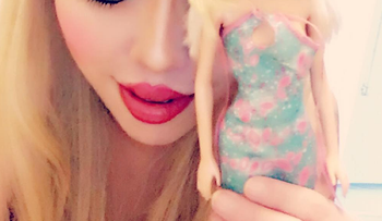 Se gasta una fortuna para ser una "Barbie Humana", y mira como quedó