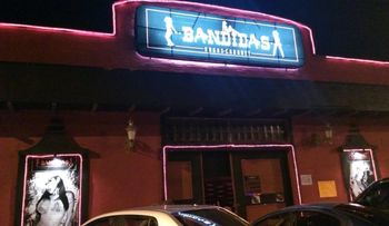 Liberan a 34 mujeres en Cancún, posibles víctimas de explotación sexual