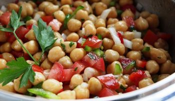 Una tasa de garbanzos al día reduce la incidencia del cáncer de colon