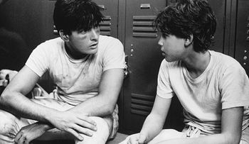 Charlie Sheen respondió a la acusación de haber violado a Corey Haim cuando tenía 13 años