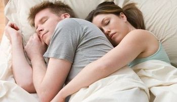 La ciencia prueba que dormir con tu pareja, ¡es más que bueno!