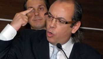 Ve innecesario la formación de otro partido.