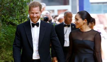 Meghan Markle fue al estreno de "El Rey León" en Londres, como una estrella más de Hollywood,