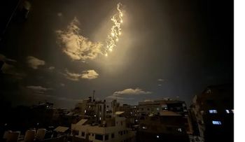 Israel lanza bengalas sobre Gaza