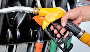 Suben dos pesos a la gasolina premium