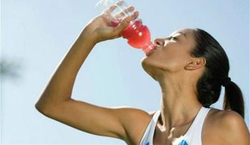 Bebidas con carbohidratos para deportistas, ¿sí o no?