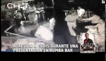 Hombre le da una tremenda galleta al autor de "Los cuartos míos" (VIDEO)
