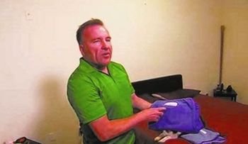 Hombre vende su testículo por 35 mil dólares