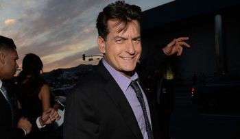 Charlie Sheen revela que es VIH positivo