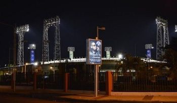 Inician montaje de escenario acogerá a Romeo Santos en Santiago  