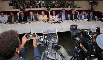 Oposición llama a convertir cacerolazos en votos
