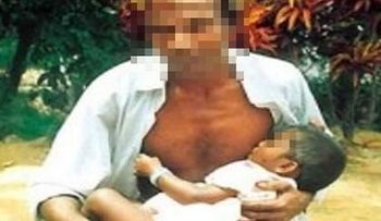 Hombre amamanta hijos tras muerte de la madre