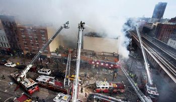 Video del colapso edificio en Nueva York